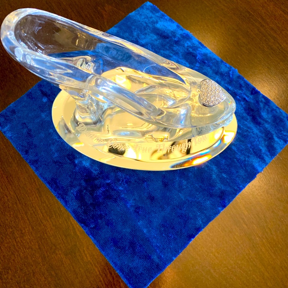 Glass Cinderella Slipper with mirror base - Picture 4 of 11